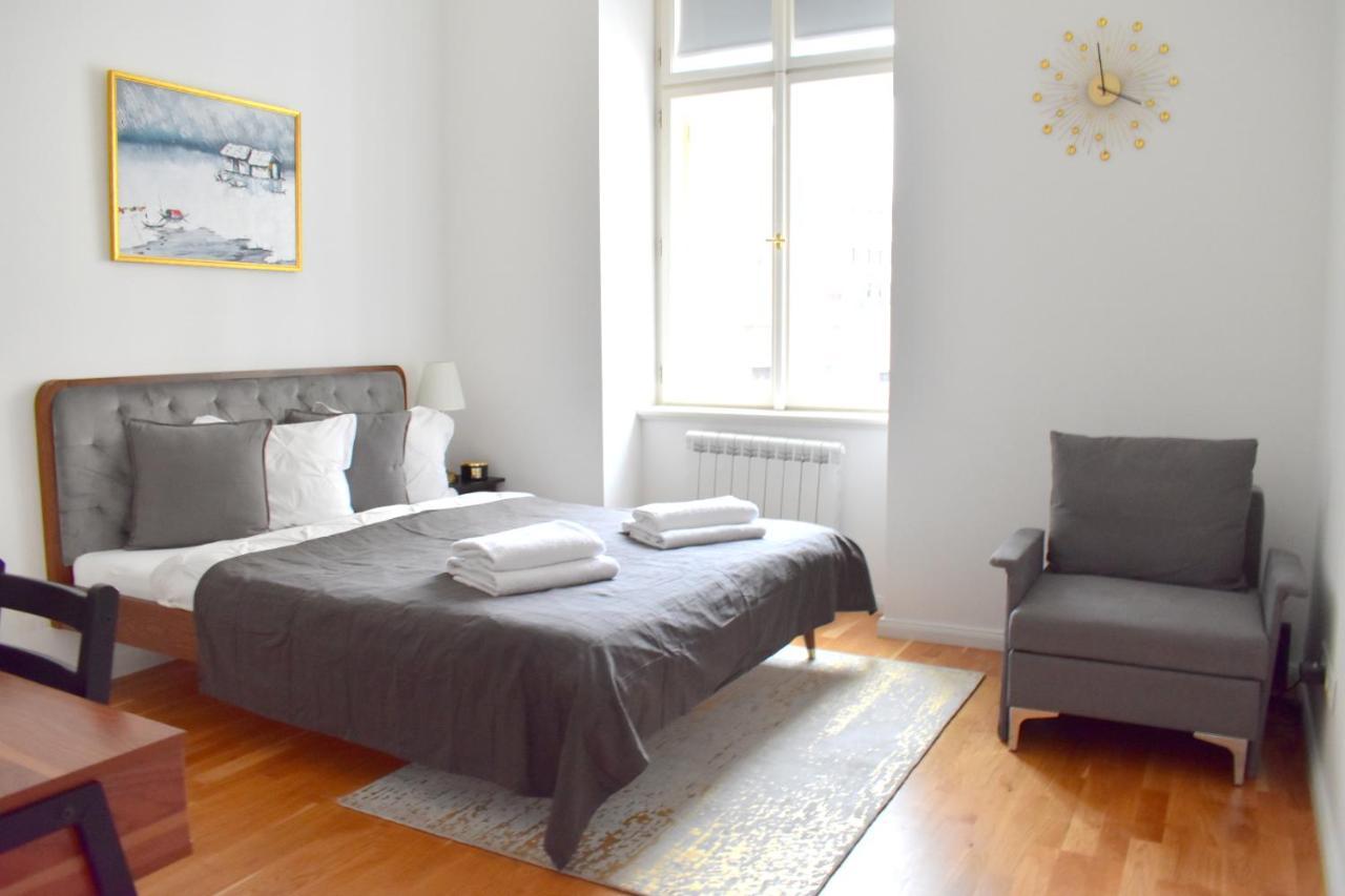 Lovely Apartment In Center Praga Exterior foto